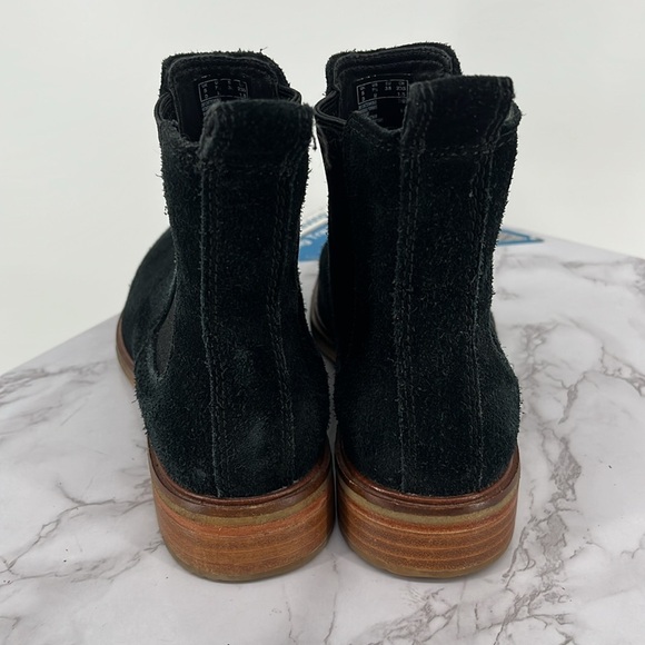 CLARKS‎ Clarkdale Arlo Low Heel Ankle Boots Black Suede Pull On Classic Sz 7.5 M - Picture 2 of 8